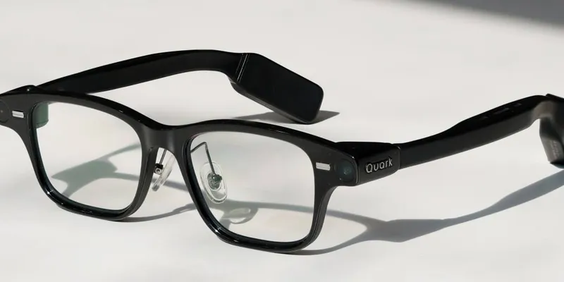 Alibaba Quark AI Glasses S1 smart glasses in black